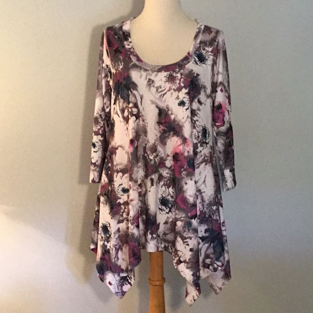 Neiman Marcus Asymmetrical Hem Top, sz S
